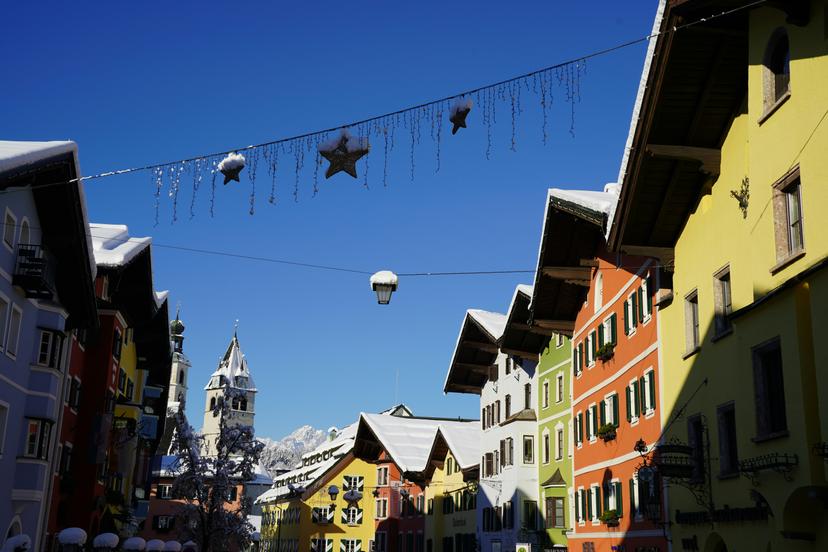 Kitzbuhel-shopping-lights-buildings